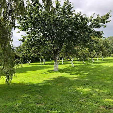 Penzion 4 Places, Le Domaine De La Vallee Saint-Martin-de-Varreville