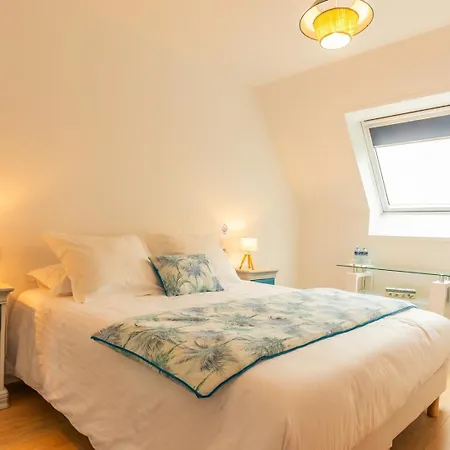 4 Places, Le Domaine De La Vallee Guest house Saint-Martin-de-Varreville