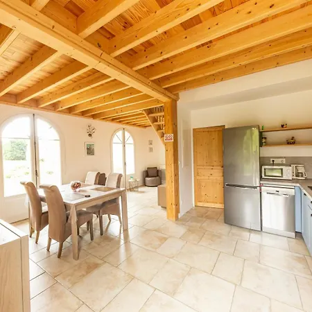 4 Places, Le Domaine De La Vallee Saint-Martin-de-Varreville