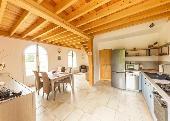 4 Places, Le Domaine De La Vallee Saint-Martin-de-Varreville